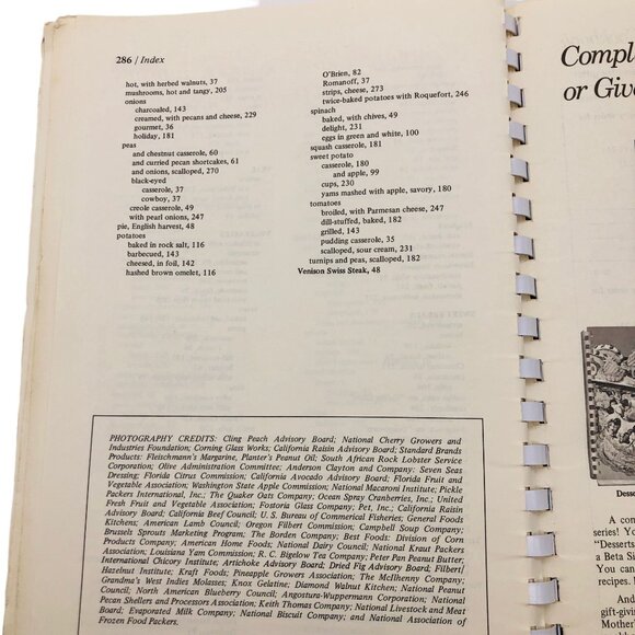 Vtg 70s Holiday Cookbook Beta Sigma Phi International Illustrated Softcover - Picture 10 of 11